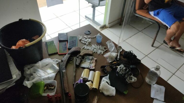 8º BPM apreende armas de fogo e entorpecente na cidade de Manoel Urbano
