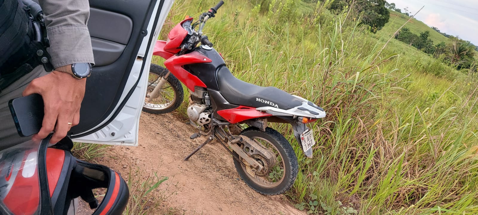 Após furtar moto, assaltantes sofrem acidente e são presos pela polícia em Sena