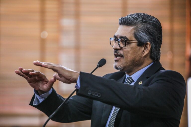 Edvaldo quer audiência para discutir situação dos professores concursados, que aguardam convocação