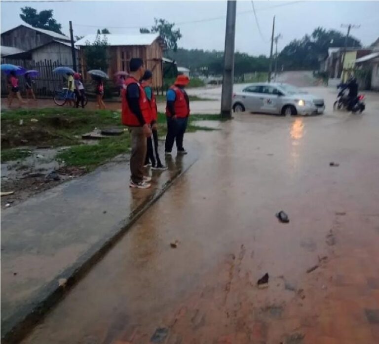 Com quase 100 milímetros de chuva, rio Tarauacá transborda e atinge o município de Jordão