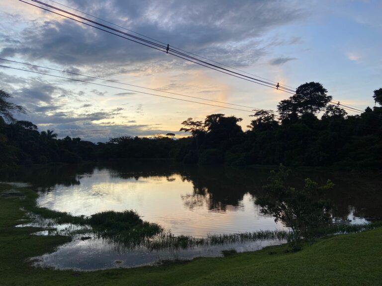 Pôr do sol do lago da Ufac