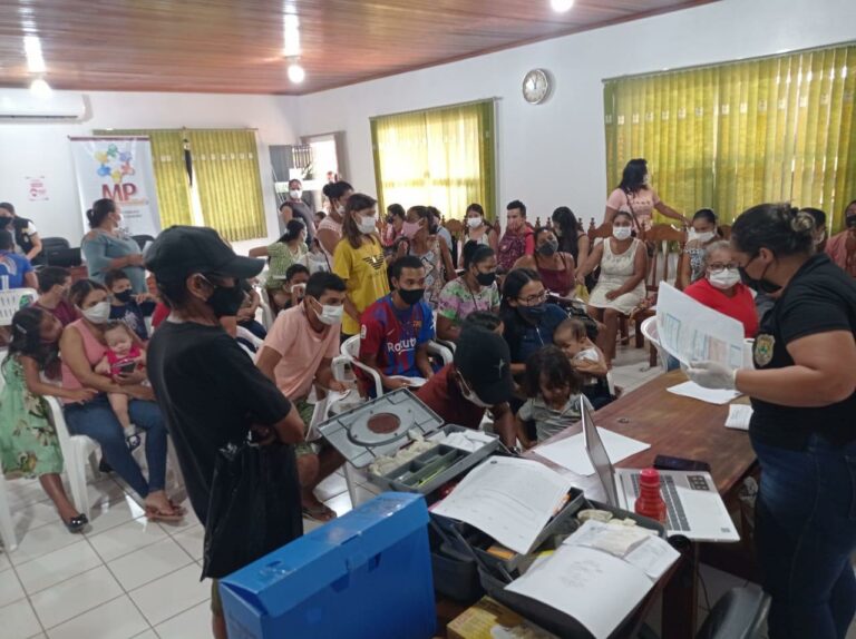 Em navio da Marinha, Polícia Civil realiza mutirão de emissão de RG no interior do AC