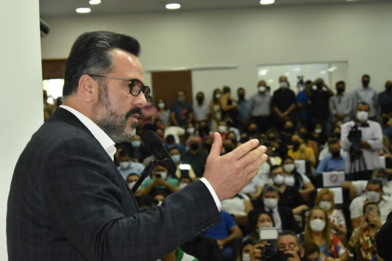 Alan Rick comemora inauguração da escola técnica de saúde ao lado do Ministro da Educação