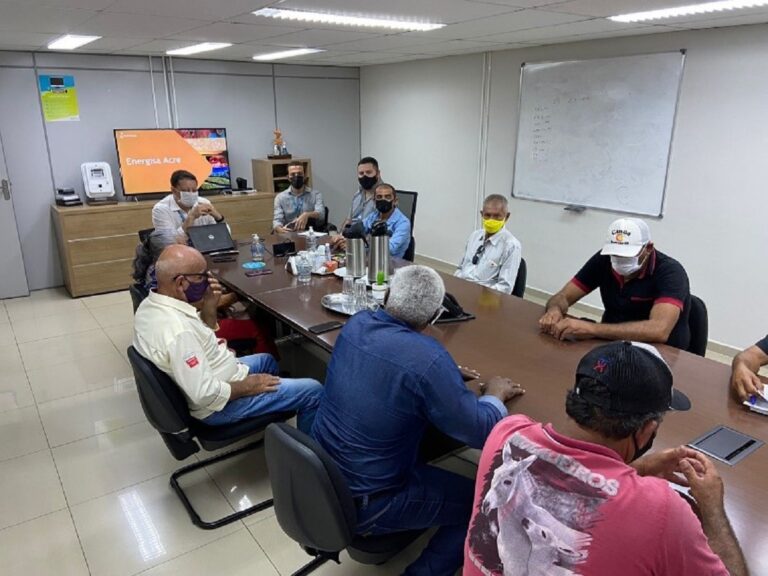 Energisa conversa com moradores da Transacreana e anuncia investimentos para a região