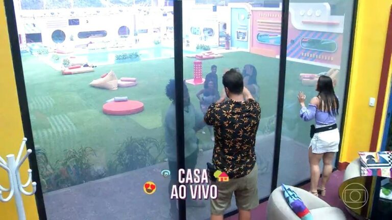 ‘BBB22’: Participantes Larissa e Gustavo entram na Casa de Vidro