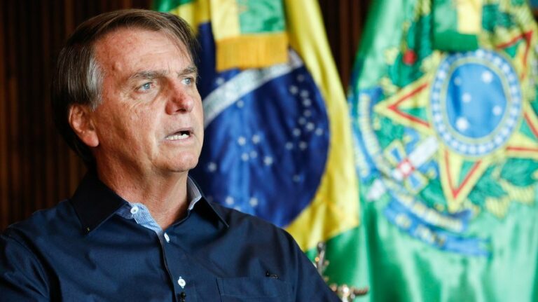 Bolsonaro: “Dia 31 de março, 11 ministros saem e 11 entram”