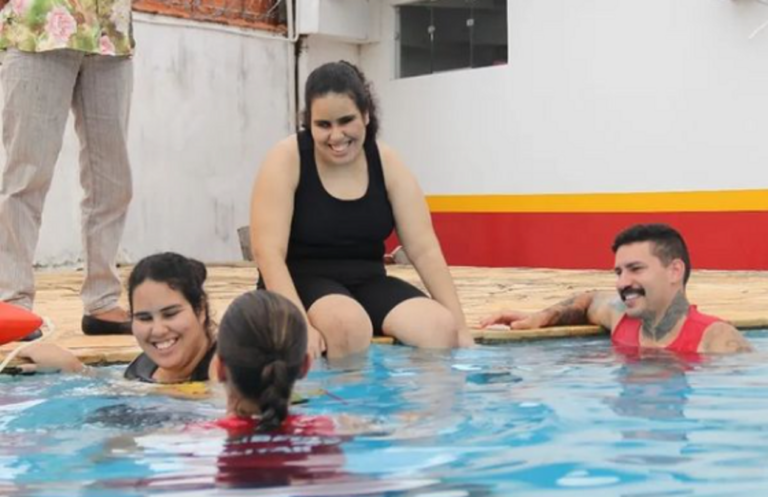 Corpo de Bombeiros realiza pedido especial de gêmeas do Acre: tomar banho de piscina