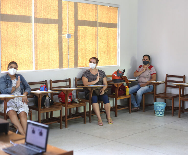 Educação abre inscrições para curso básico de Libras