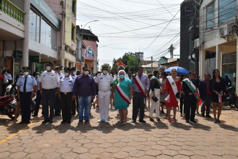 Vice-prefeito de Brasileia participa de desfile cívico pelos 116 anos de Cobija; fotos