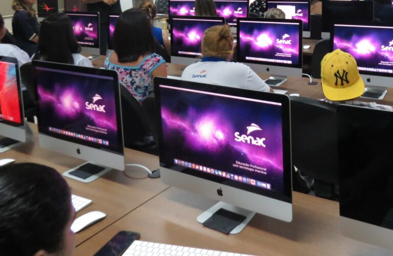 Escola Aberta de Informática Proporciona Aprendizagem Flexível