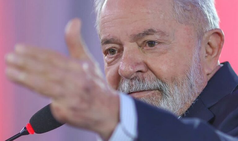 Lula: Não posso enriquecer o acionista da Petrobras e empobrecer a dona de casa