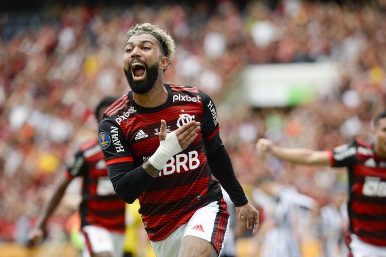 Após vice do Flamengo na Supercopa, Gabigol responde torcedores nas redes sociais