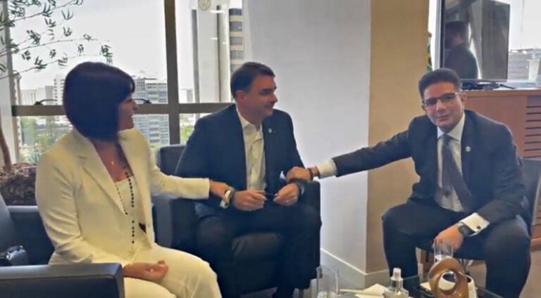 Em reunião com Márcia Bittar e Gladson, Flávio Bolsonaro discute alianças no AC: “Em breve, teremos boas notícias”