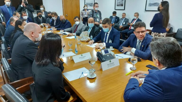 Governador e comitiva do Acre recebem garantia do Dnit de manutenção da BR-364  