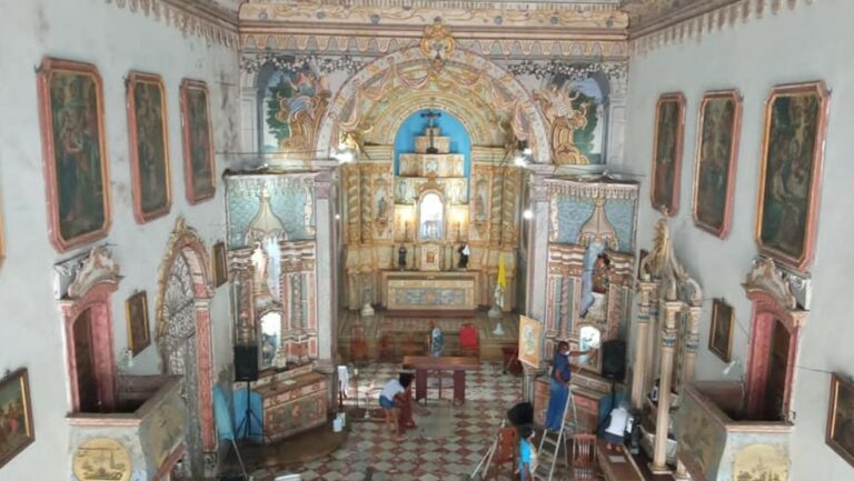 Padre compartilha vídeo erótico em grupo de mensagens de paróquia