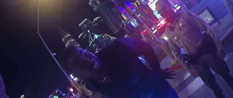 VÍDEO: Jornal divulga imagens de Jon Jones dando cabeçada em carro da polícia ao ser detido em 2021