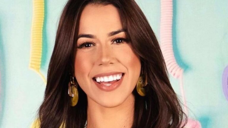 BBB22: Larissa vai para debaixo da coberta com Paulo André e ganha fama de talarica