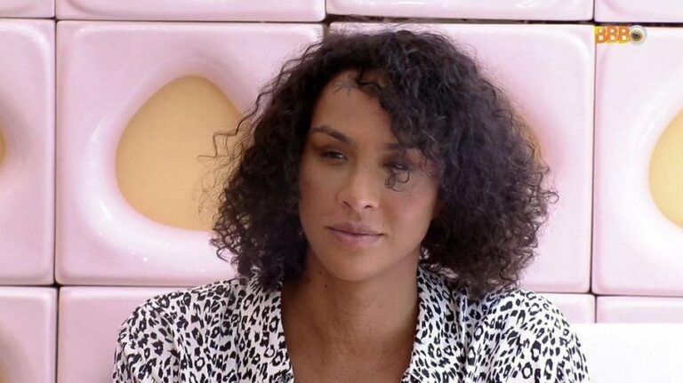 Advogada de Linn da Quebrada vai a polícia após transfobia em podcast