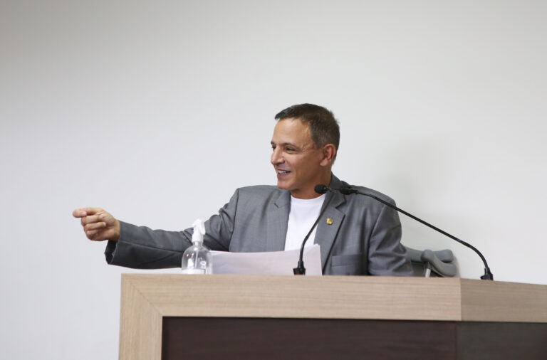 Bittar descarta união com esquerda, mas elogia JV: ‘Tem lado, abraçou o Lula mesmo preso’