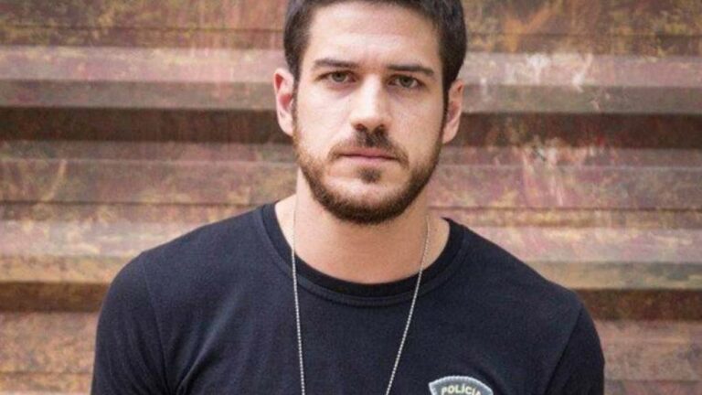 Marco Pigossi ganha surpresa do namorado e expõe intimidade na cama