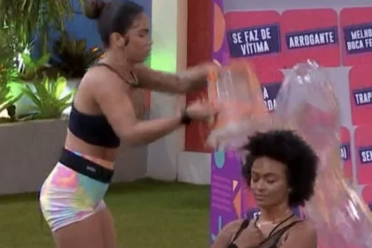 URGENTE: câmera do confessionário é desligada; Maria pode ser expulsa a qualquer momento