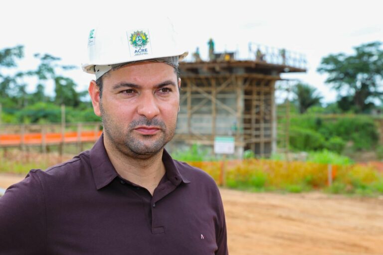“Vai impactar nossa economia”, diz presidente da Aleac ao visitar obra do anel viário no Alto Acre