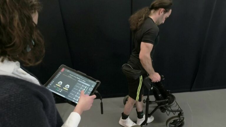 VÍDEO: na Suíça, homens paraplégicos conseguem andar, nadar e pedalar com ajuda de dispositivo que estimula nervos