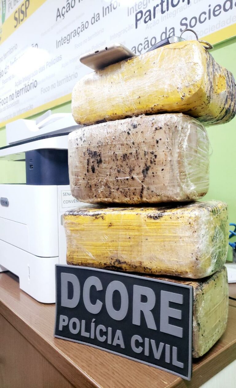 Flagrante: Polícia Civil intercepta veículo e prende dois em posse de 4kg de Skank em Rio Branco