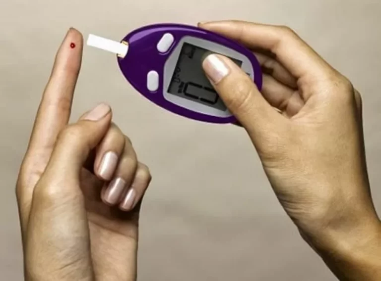 Pais de pacientes com diabetes reclamam de falta de fitas para medir glicemia em RB; Semsa nega