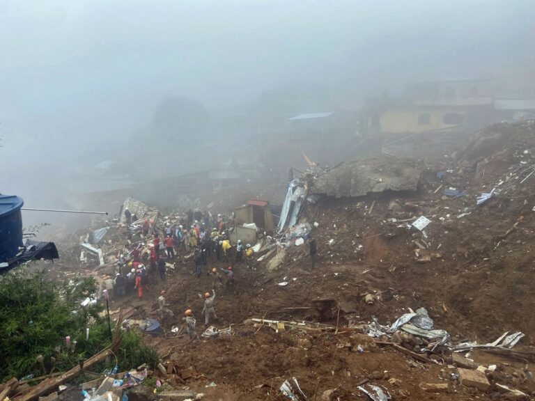 Após corpos de grávida e criança serem achados, chuva interrompe buscas; ao menos 138 pessoas morreram em Petrópolis