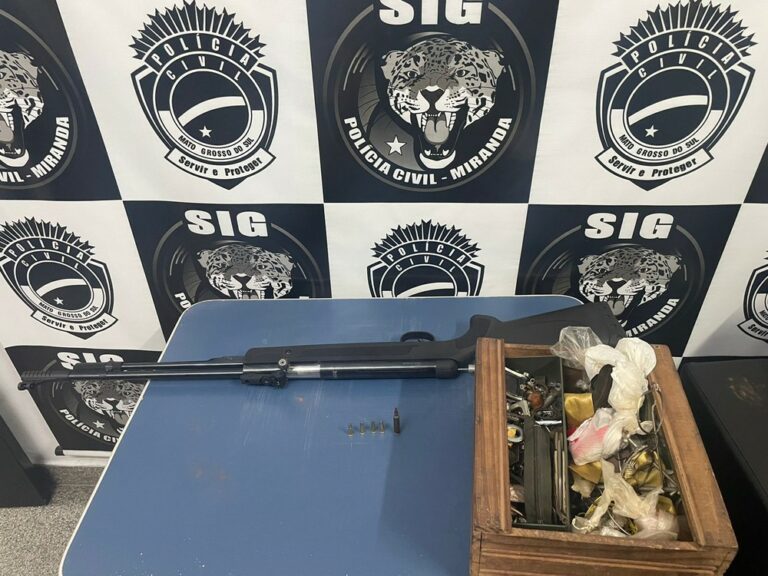 Escondido em mata, homem atirava em veículos e perseguia trabalhadores; veja o vídeo