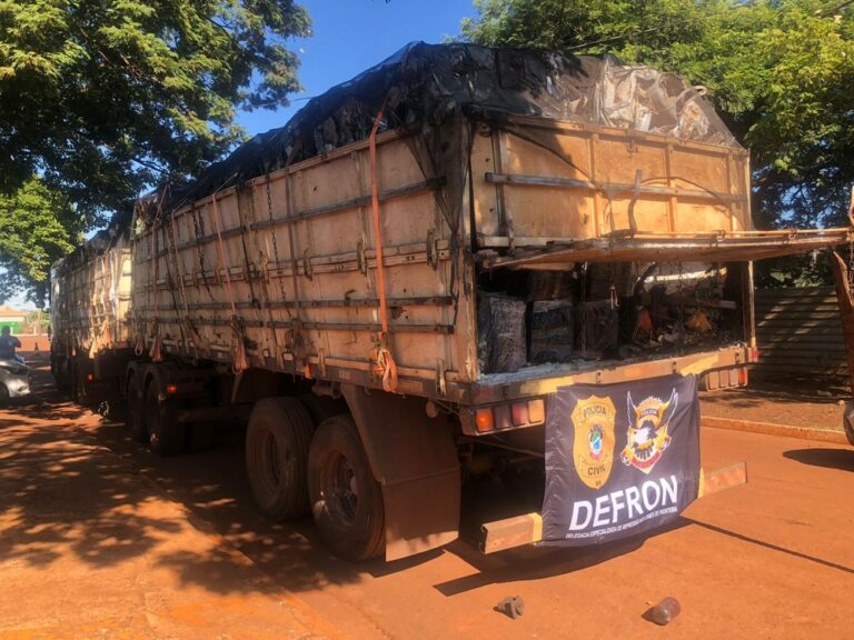 Nervosismo de motorista ‘entrega’ tráfico e polícia encontra 800 quilos de maconha em meio a carga de sucata