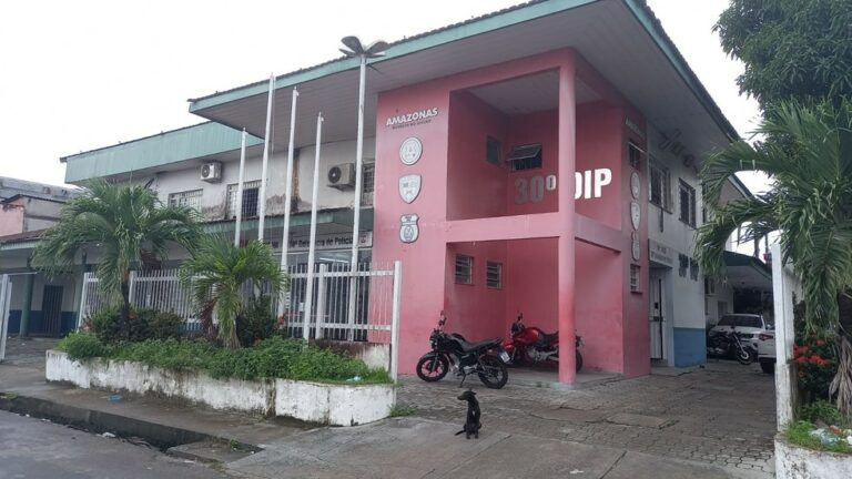 Mulher é jogada de carro em movimento após sofrer sequestro