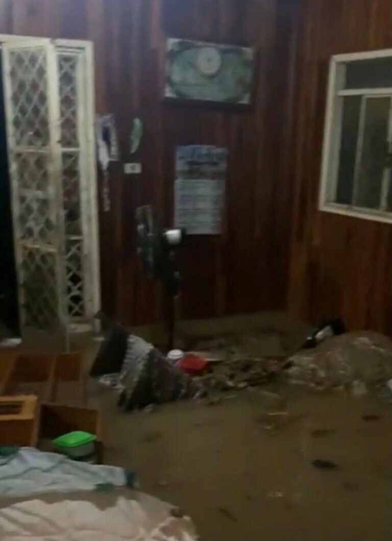 Casa de idosos fica submersa durante enchente: ‘em 20 minutos estava alagada até o teto’