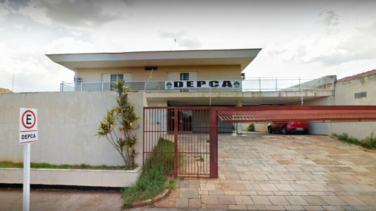 Durante abusos, menina de 7 anos era forçada a assistir pornografia