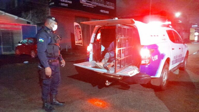 Casal é preso após jogar sacola com drogas por cima do muro de presídio