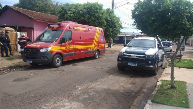 Mulher em situação de rua é estuprada por idoso e socorrida com ferimentos no órgão genital e no rosto