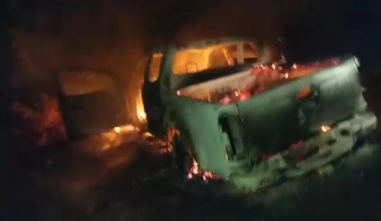 Em confronto, mansão é fuzilada e carros são incendiados na fronteira; vizinhos falam em 200 tiros