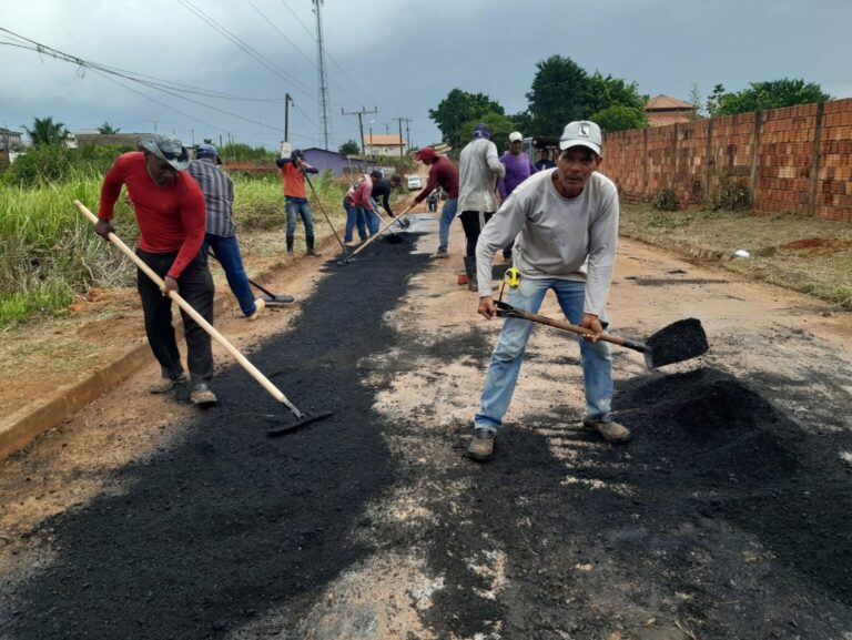 Parceria entre governo e prefeitura leva operação tapa-buraco para ruas dos bairros de Sena Madureira