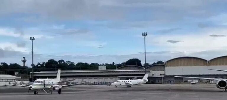 Irmãos encontrados após 26 dias perdidos na floresta são transferidos para hospital em Manaus