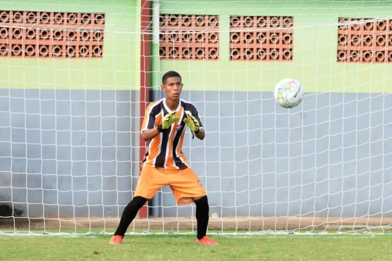 Apesar das derrotas, “São Paiva” fecha o gol do Tricolor