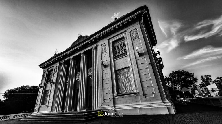 Palácio Rio Branco em preto e branco