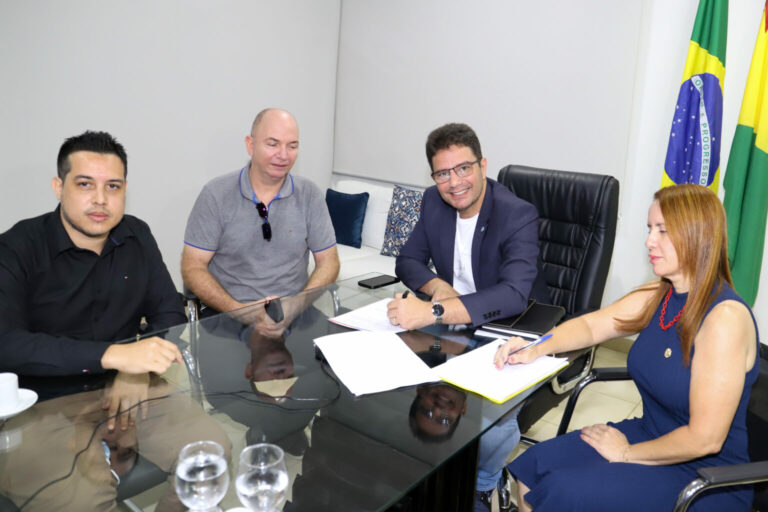 Governo assina termo de adesão a programa de formação e inclusão de jovens no mercado de trabalho