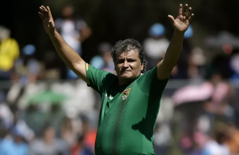 Após Tite dizer que jogar em La Paz é desumano, ídolo boliviano reage
