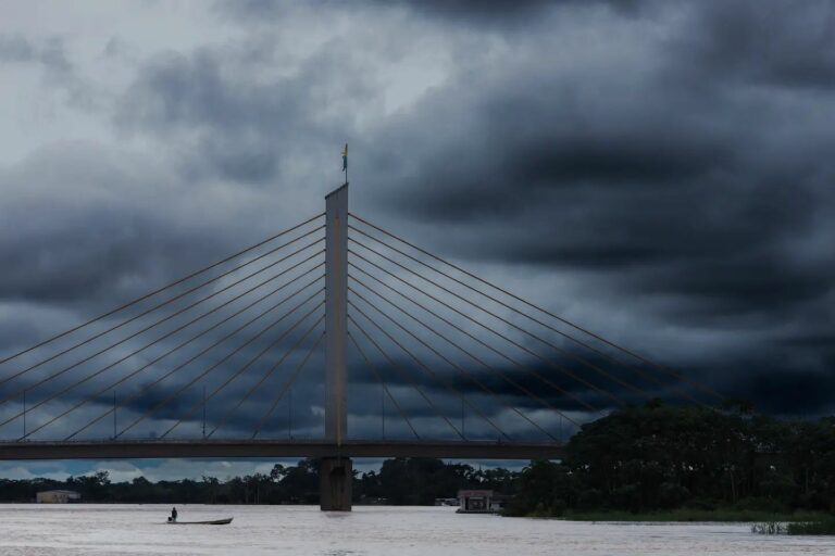 Ponte sobre o Rio Juruá, em Cruzeiro do Sul
