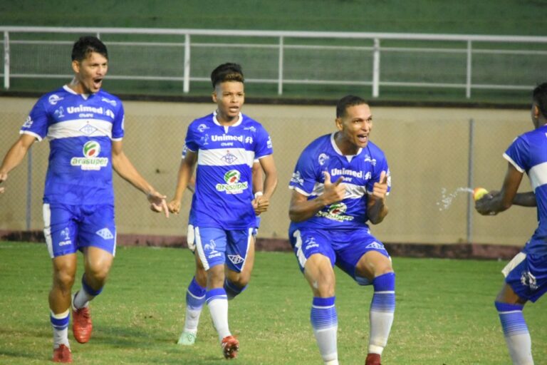 De virada, Atlético-AC supera o Vasco e lidera