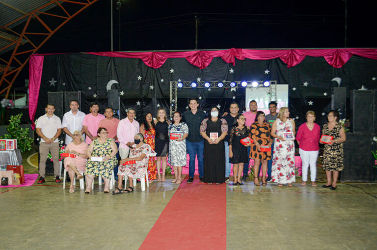 Show Mulheres que brilham marca semana da mulher em Brasileia