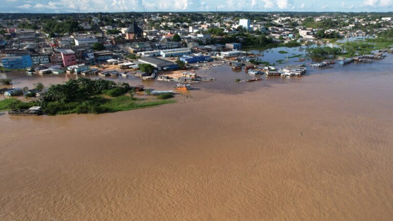 Estado e prefeitura auxiliam vítimas da enchente em Cruzeiro do Sul