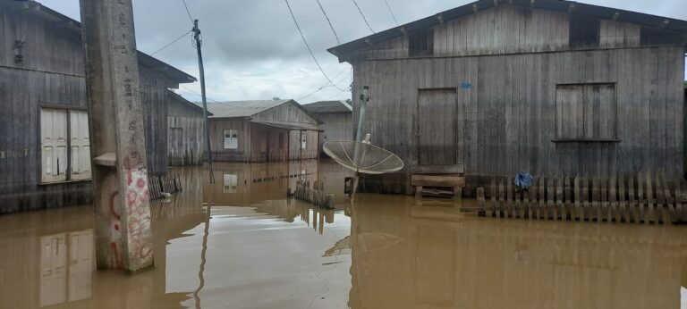 Nível do rio Iaco baixa, mas famílias continuam nos abrigos públicos