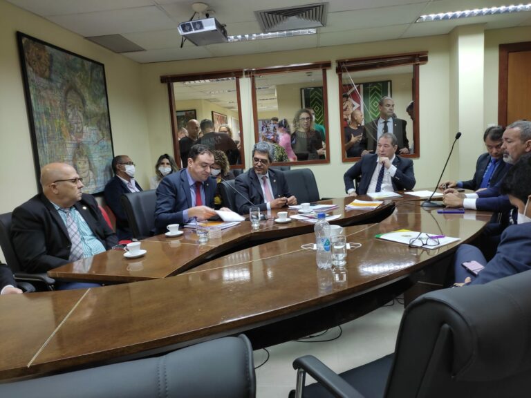 Emenda que eleva reajuste de servidores a 10% é aprovada em Comissão da Aleac